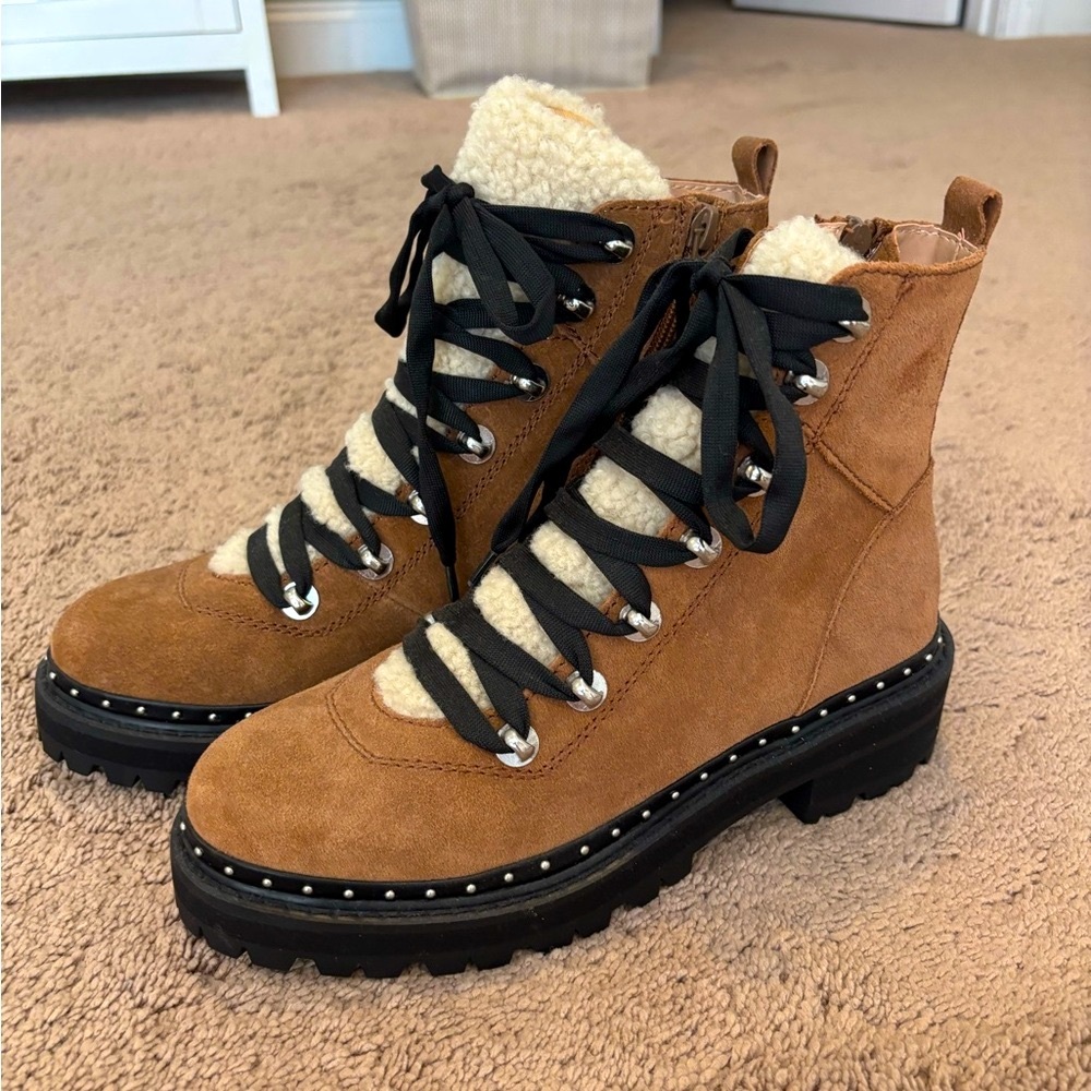 Steve Madden Women’s Rainier Boot - Sz 8. NWOT. Never worn.